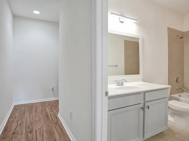 4234 N Dixie Hwy #122 — Photo 23
