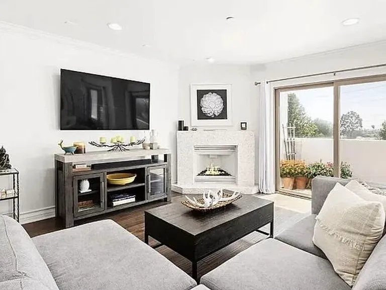 1621 Barry Ave #Penthouse 3 — Photo 2