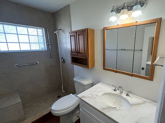 3rd image of 405 Country Club Dr