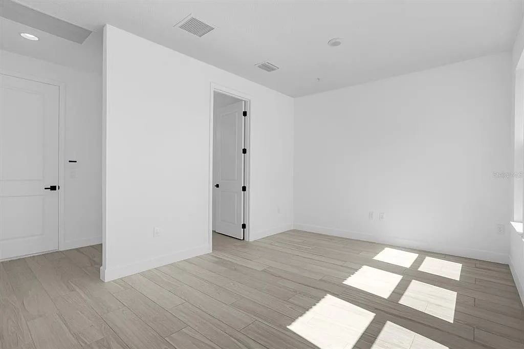 4 bed, 3.5 bath, 1815 sqft, $3,400 — Photo 4