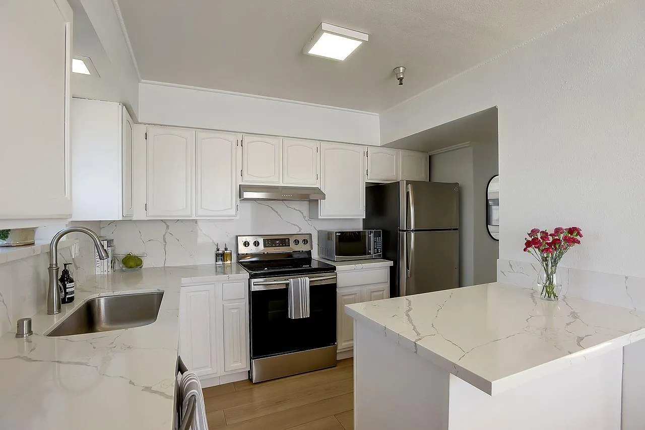 2 bed, 750 sqft, $3,200 — Photo 4