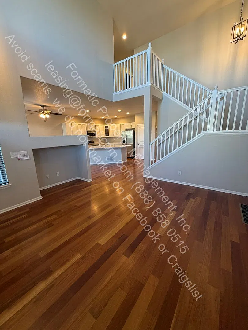 4 bed, 3.5 bath, 2467 sqft, $2,995 — Photo 2