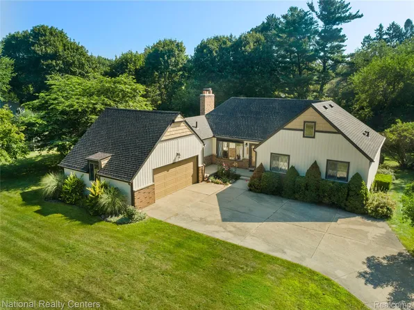 3243 Norton Lawn St, Rochester Hills, MI 48307