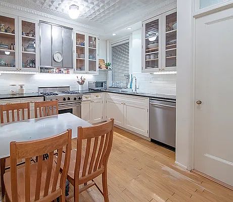 3rd image of 176 W 87th St #5B