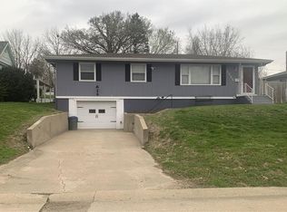 3335 Jackson St, Saint Joseph, MO 64507