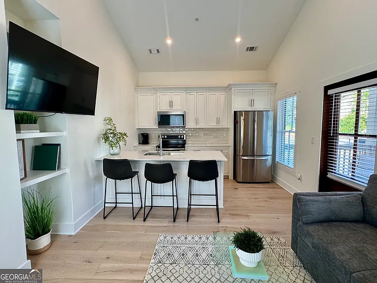 3037 State St — Photo 8
