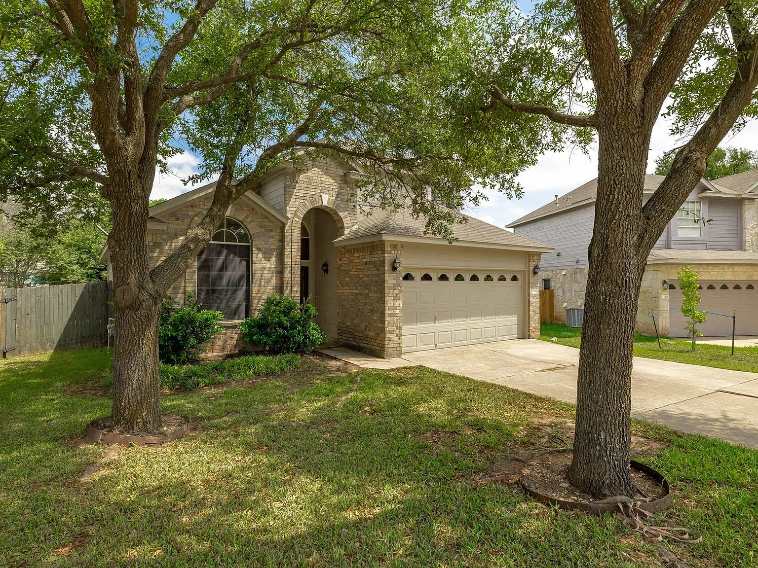 3 bed, 2.5 bath, 2044 sqft, $2,500 — Photo 2