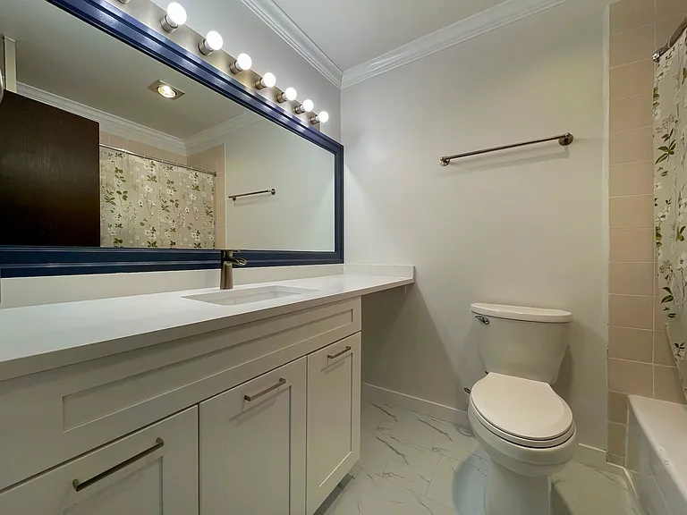 10580 Holly Park Ln #10580 — Photo 13