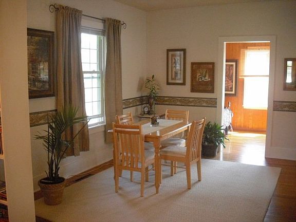 Dining Room/Sun Room Entry