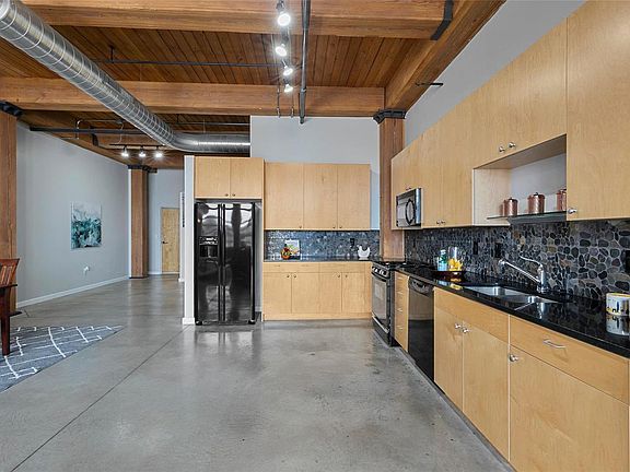 4th image of 1015 Washington Ave APT 308