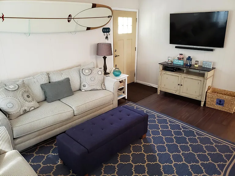 1250 Bay Ave #2 — Photo 3