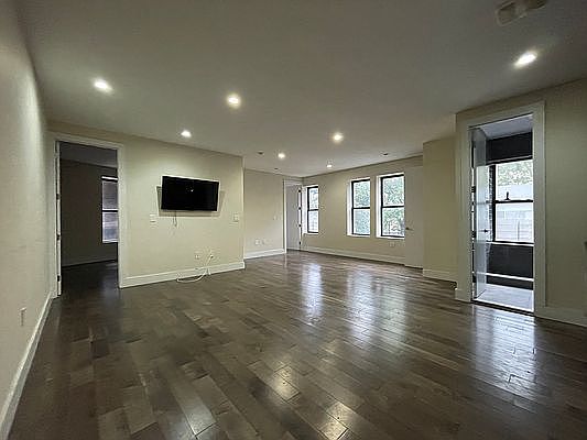 1st image of 1090 St Nicholas Ave APT 21