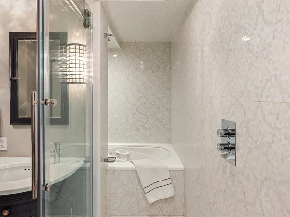 120 Riverside Boulevard image 11 of 18