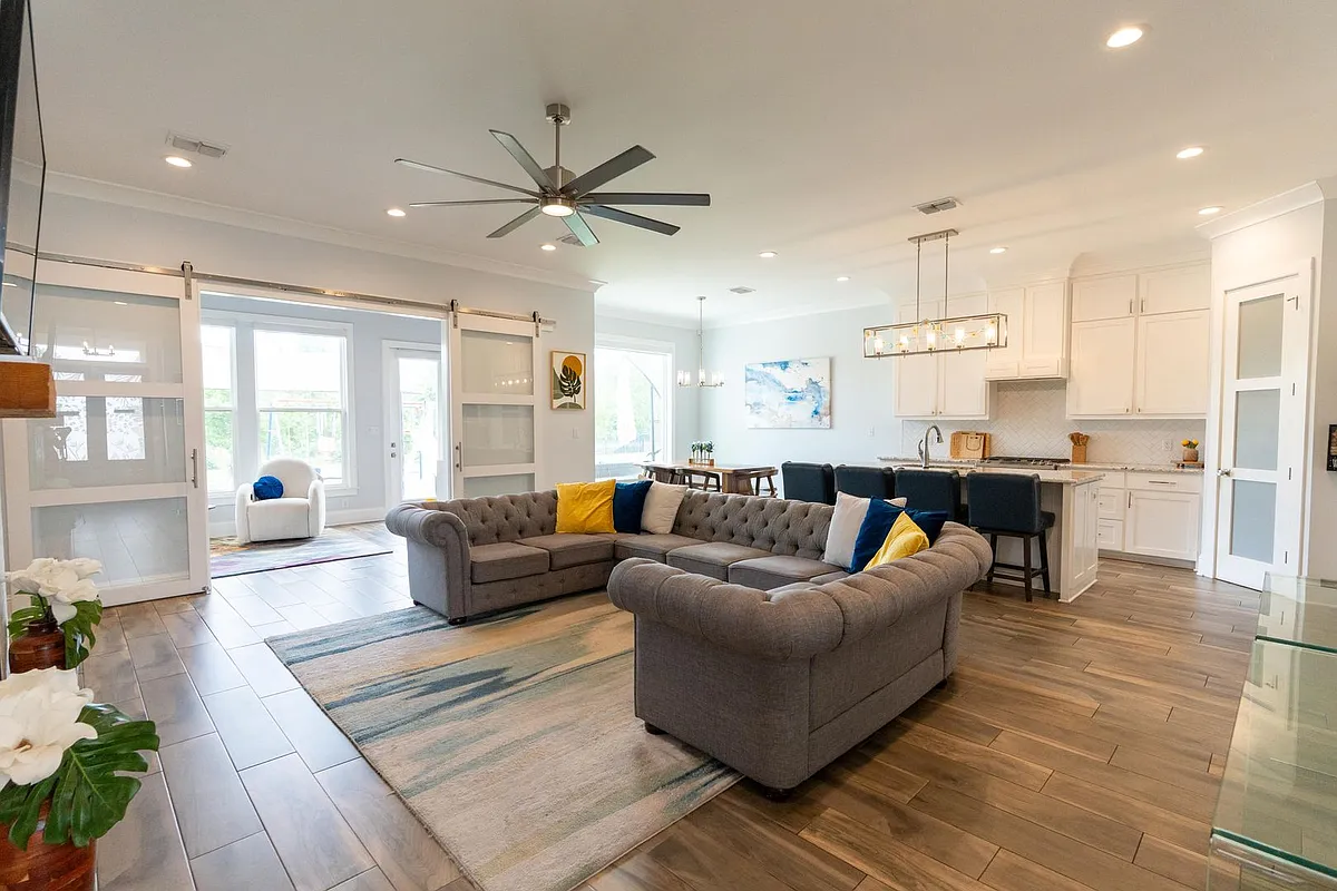 Building Photo - 2947 Paradise Dr