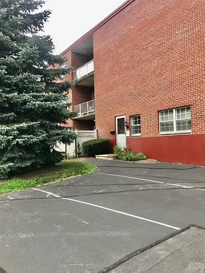 Studio, 300 sqft, $1,650 — Photo 3