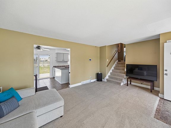 3rd image of 1408 N 9th Avenue Pl E