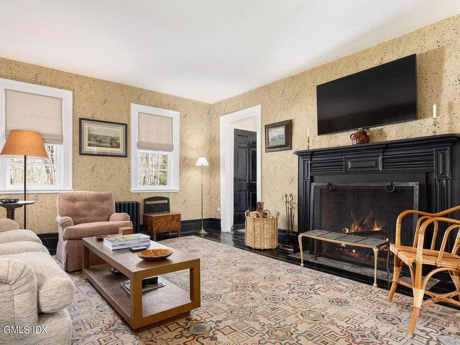 4 bed, 2.0 bath, 2021 sqft, $6,300 — Photo 3