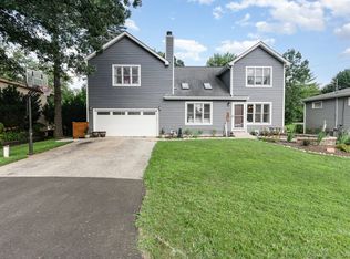 6032 S Lake Shore Dr, Oakwood Hills, IL 60013