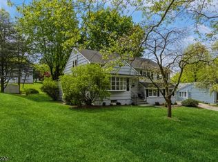 28 Rumson Rd, Livingston, NJ 07039