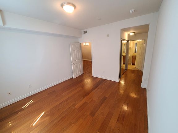 5th image of 12916 Moorpark St APT 103