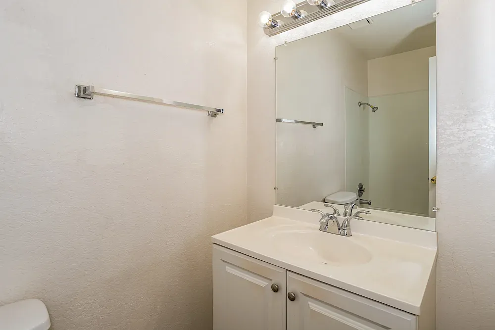 1553 Colfax Dr — Photo 3