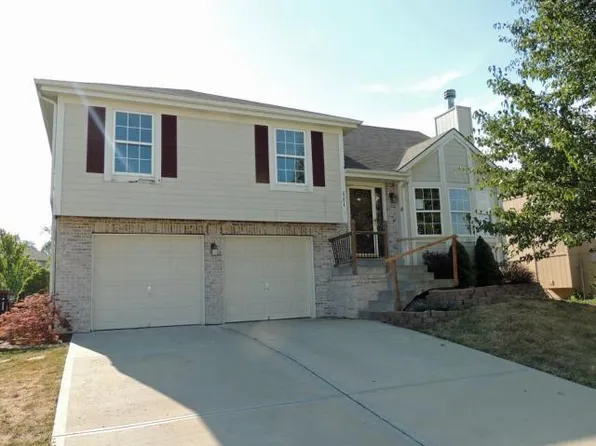 111 NW 114th Ter, Kansas City, MO 64155