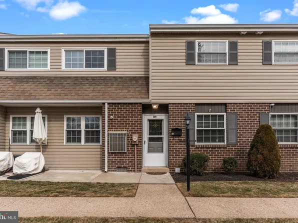 325 S Warminster Rd #D7, Hatboro, PA 19040