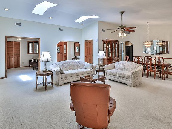 4th image of 6 Kelly Bea Ct