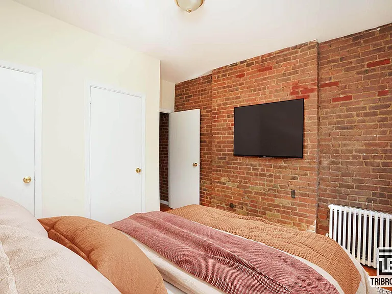 688 10th Ave #5F — Photo 2