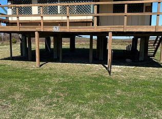 345 Beachfront Dr, Matagorda, TX 77457