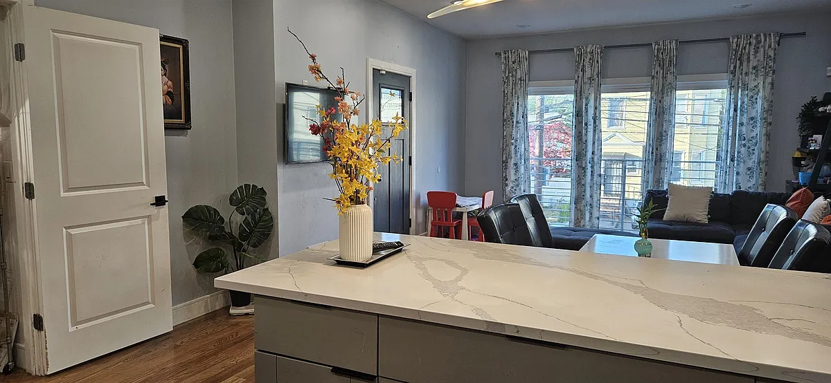 Building Photo - 251 Manhattan Ave #1