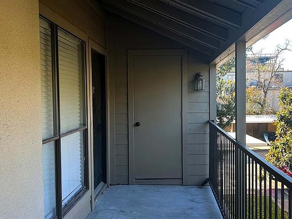 3rd image of 1100 Augusta Dr APT 40
