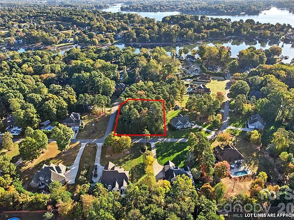 3rd image of 254 Woodstream Cir