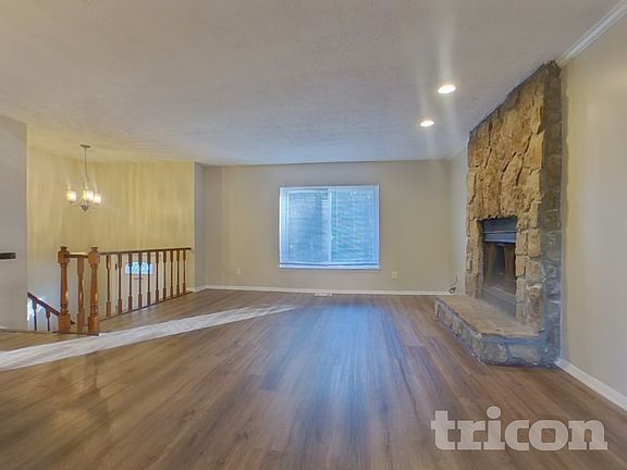 3rd image of 5909 Chatham Ct
