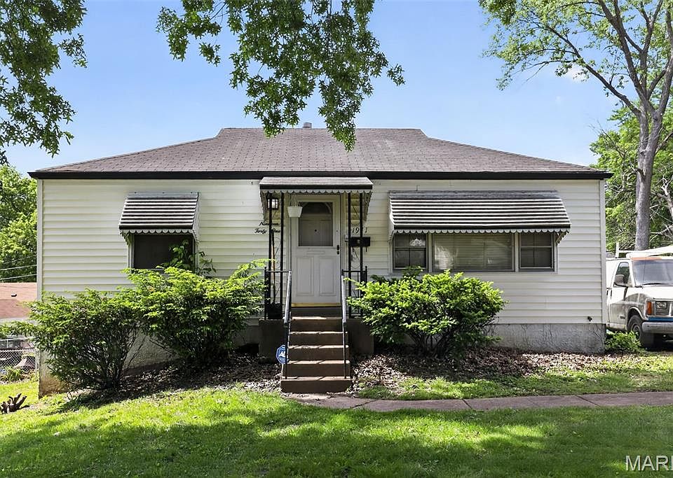 1st image of 1941 Farrell Dr