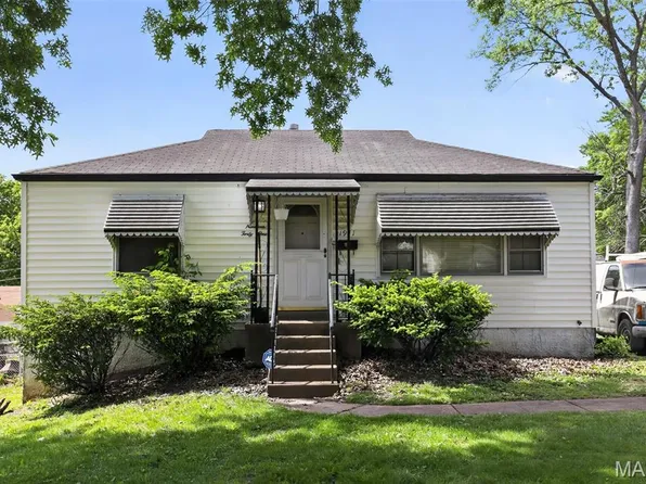 1941 Farrell Dr, Saint Louis, MO 63133