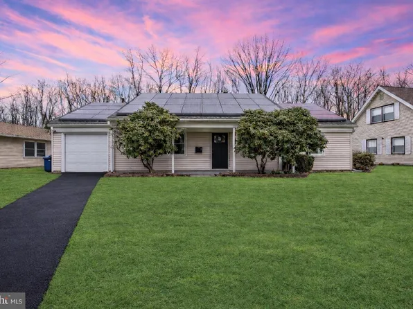 142 Eastbrook Ln, Willingboro, NJ 08046