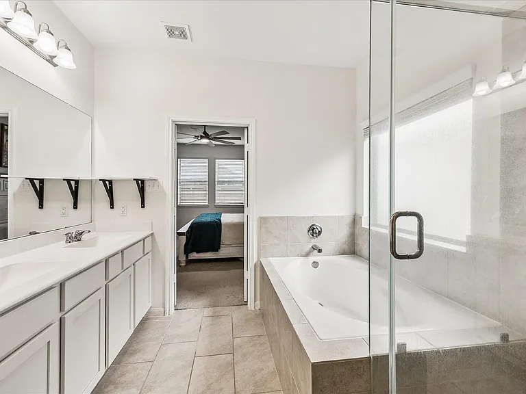1189 Bluebonnet Trl — Photo 14