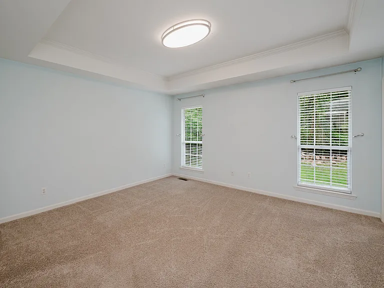 120 Lynn Dr — Photo 16