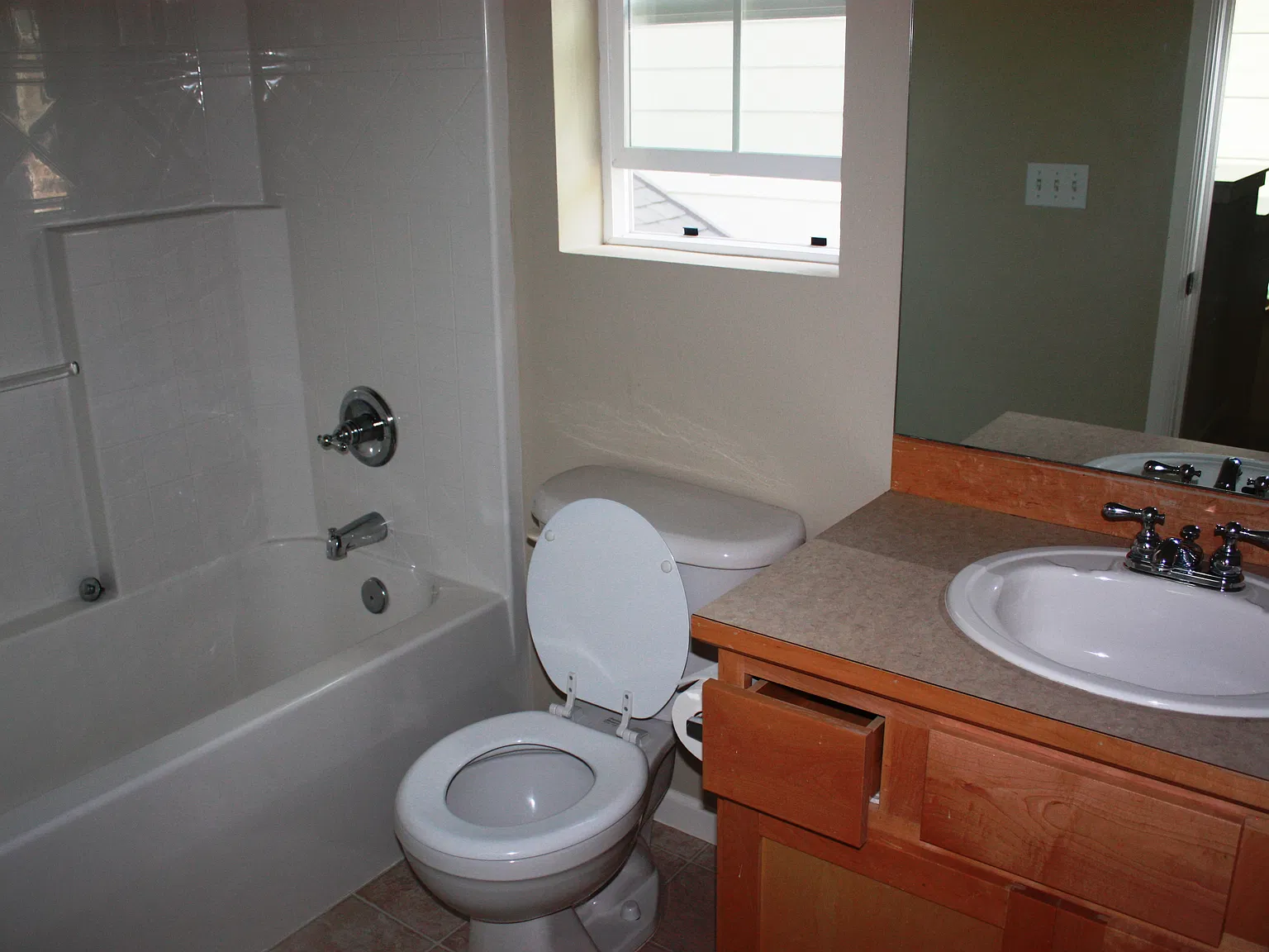 3 bed, 2.5 bath, 1690 sqft, $3,495 — Photo 3