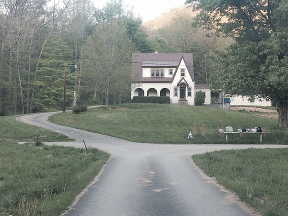 3rd image of 123 Pleasant Ln