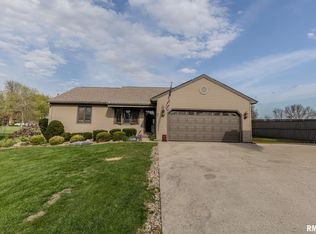 7 Hickory Ln, Carlinville, IL