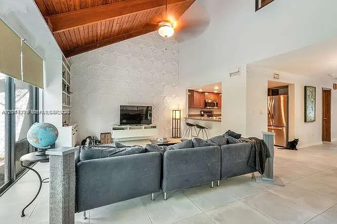 2869 W Trade Ave — Photo 5