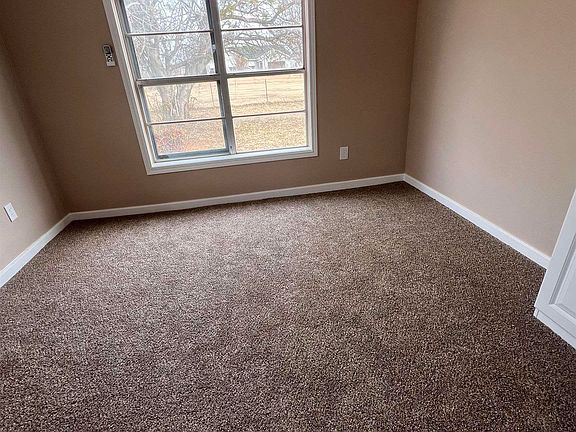 5th image of 905 E Ruby Ave