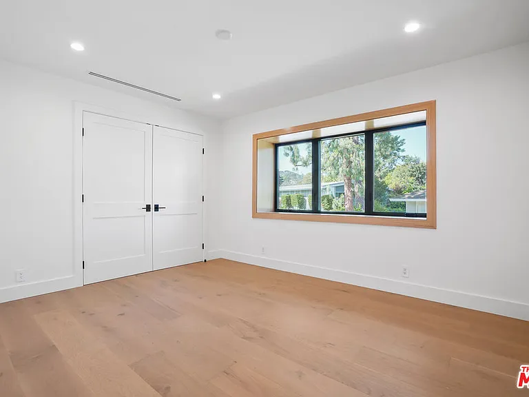 4097 Sapphire Dr — Photo 35