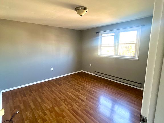 5th image of 522 Forest St Floor 2