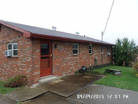 2nd image of 560 Magnolia Dr
