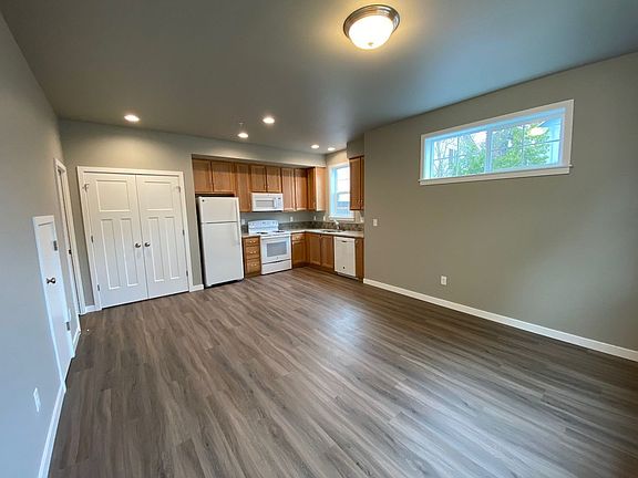 2nd image of 1023-1025 Coburg Rd #4