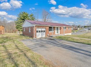 1111 Curve Rd, Pearisburg, VA 24134
