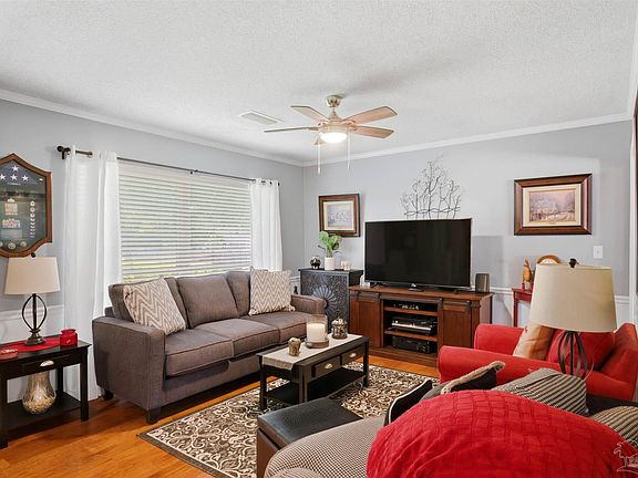 5th image of 22 Dogwood Dr